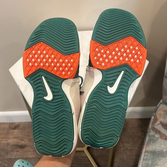 🔥Lebron Nike Green and Orange Sneakers Modern Athletic Design🔥 - Picture 5 of 5